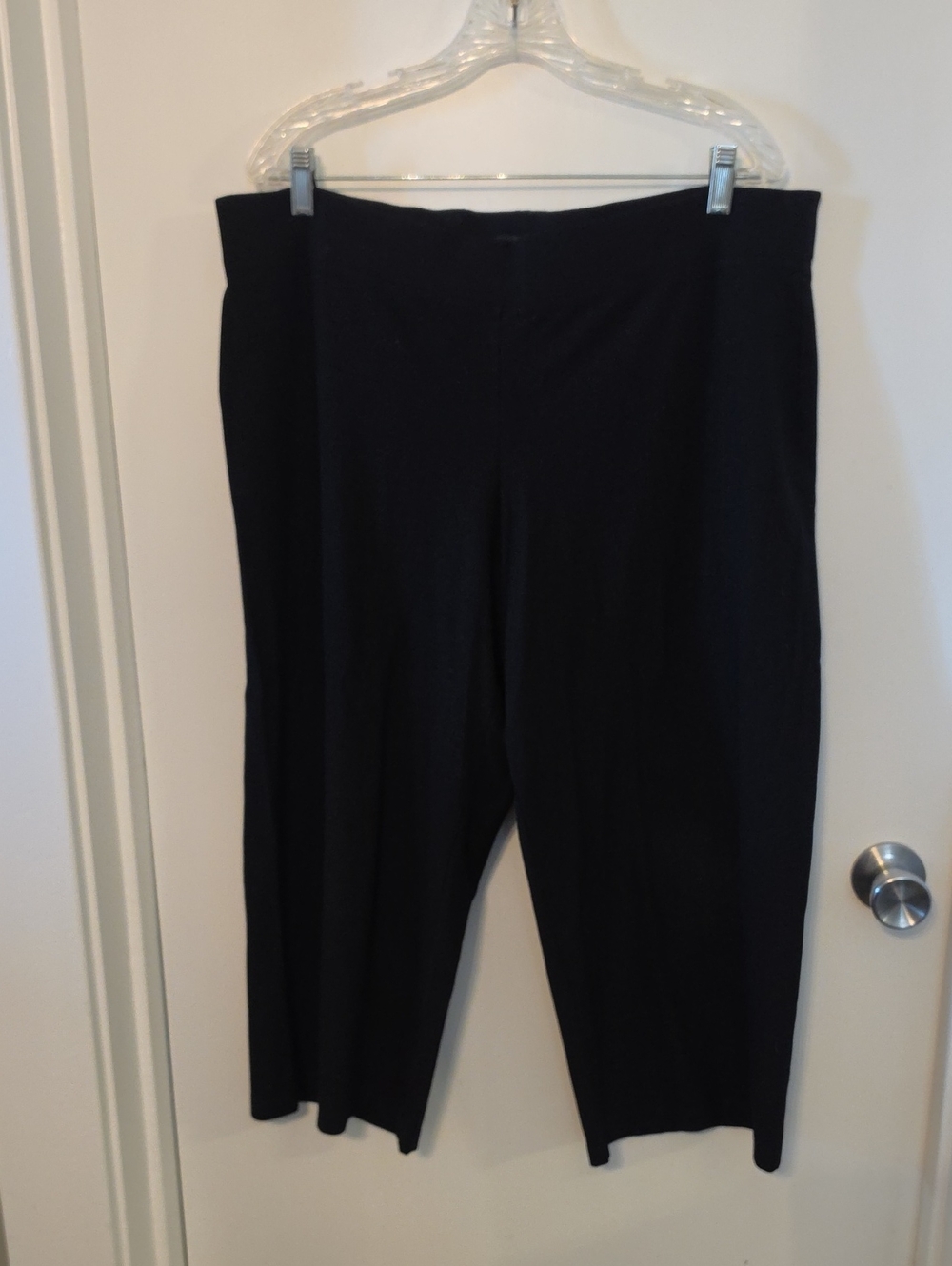 Eileen Fisher Black Straight-Leg Pull-On Capris